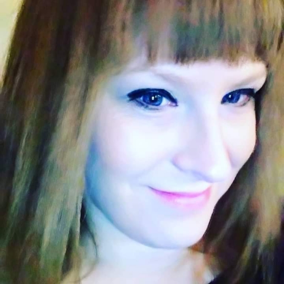 Meet your Posher, Holly - Picture 1 of 1